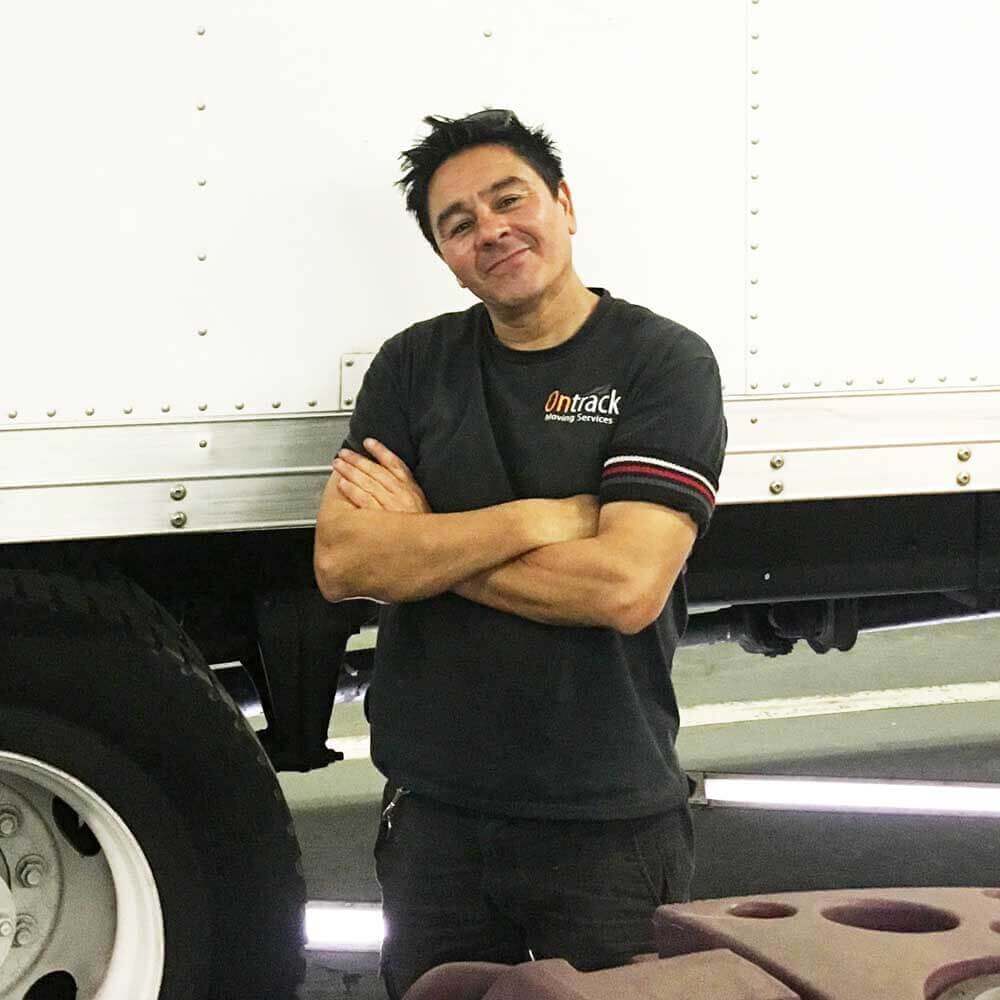 Ontrack Moving professional crew with fully equipped truck